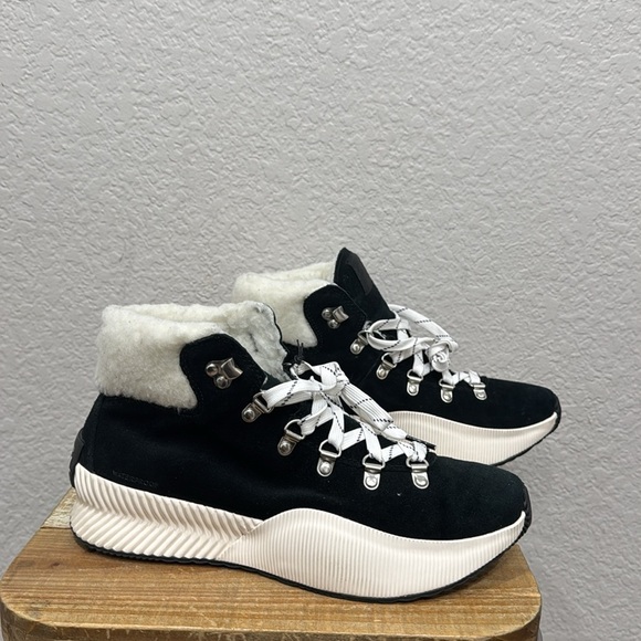 Sorel Explorer II Joan Cozy Sherpa Boots Size 9.5 - Picture 2 of 7